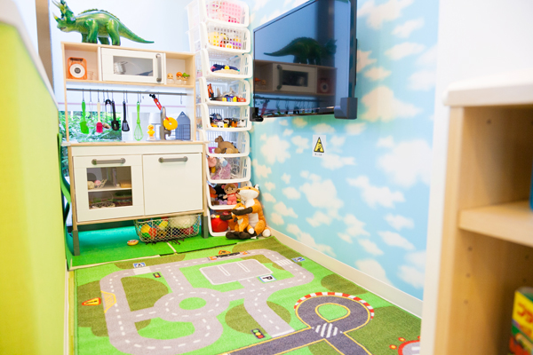 子ども連れでも通いやすいように、キッズスペースを設置 2