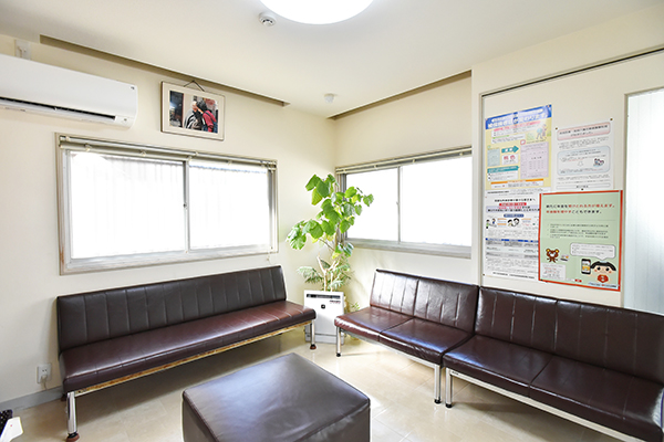 待合室に飾られている写真は院長自身が撮影している Cs2
