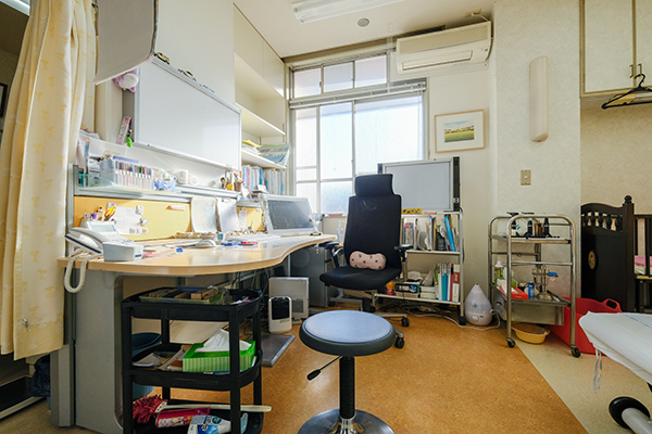 先生が向き合って話を聞いてくれる診察室 2