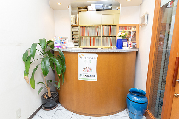 土日も診療しているので、仕事が忙しい人でも通いやすい 2