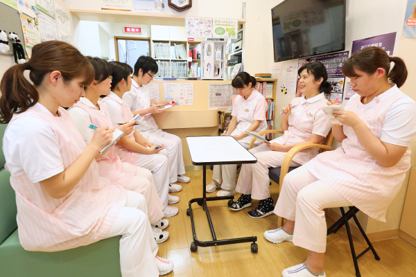 優しいスタッフが対応してくれるので、患者に笑顔がこぼれる 20190510 2