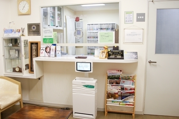 受付では優しい笑顔のスタッフが温かく迎えてくれる 25946 ma 2 1434530651