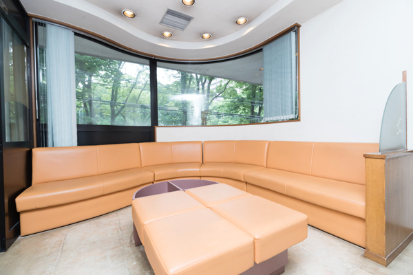 産婦人科の待合室。診療科目別に待合室が分かれている Cs2