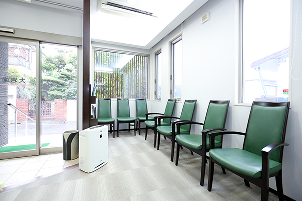 大岩歯科医院 さいたま市浦和区 患者の快適さを追求した待合室