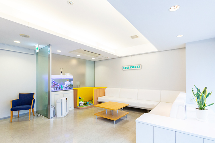 ひいらぎ歯科医院 福岡市南区 開放感のある広い待合室