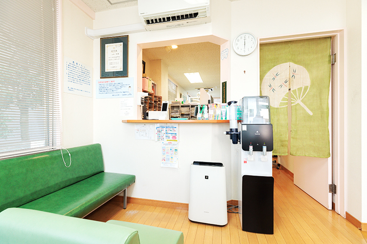 山本歯科医院 秩父市 温かみのある待合室