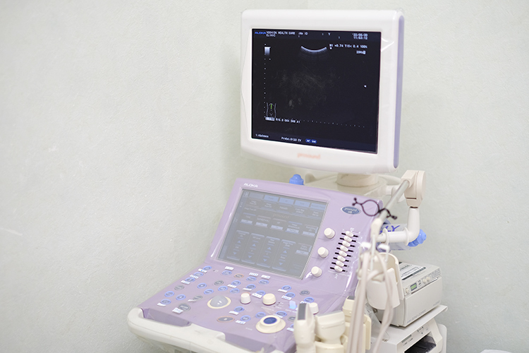 よしだ健康ケアクリニック 横浜市緑区 超音波検査器など、医療機器を取りそろえている