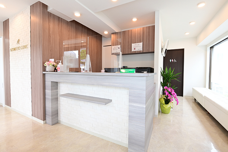 あづみ眼科クリニック 世田谷区 リラックスできる雰囲気の待合室