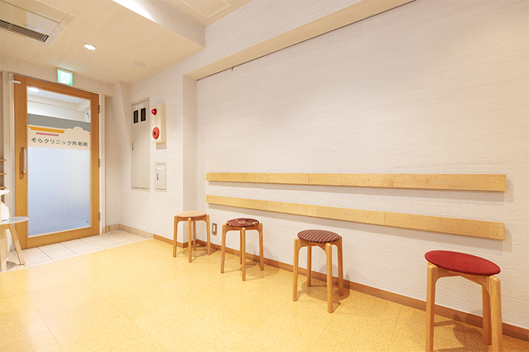 そらクリニック外苑前 港区 院内は、木の質感を生かしたナチュラルな雰囲気