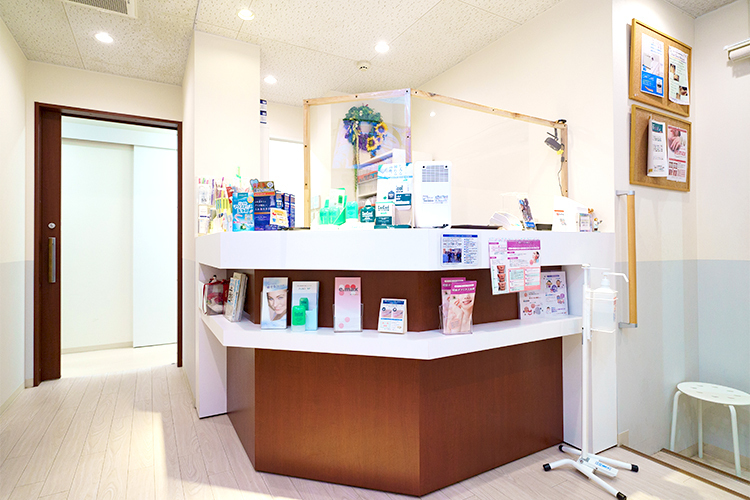 ひまわりデンタルクリニック 川崎市幸区 受付は落ち着いた温かい雰囲気