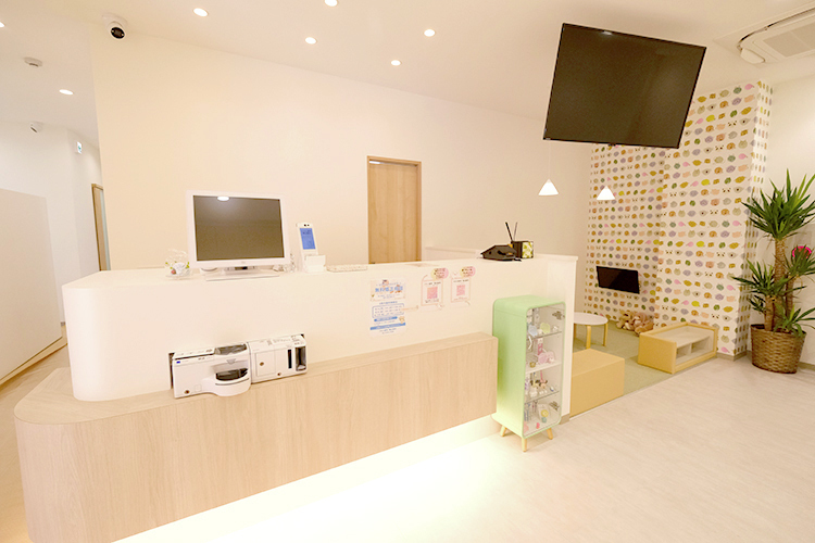 こたに歯科・矯正歯科 大阪市平野区 木をふんだんに使った落ち着きのある空間