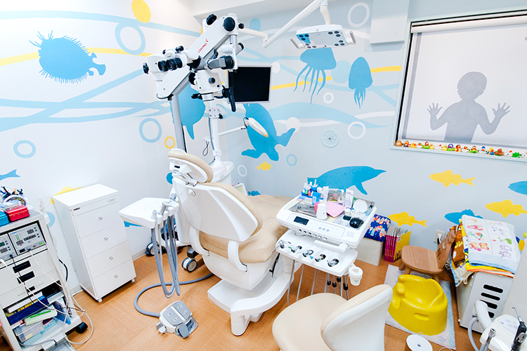 こどもの歯科 目黒区 まるで水族館のようなわくわくする空間