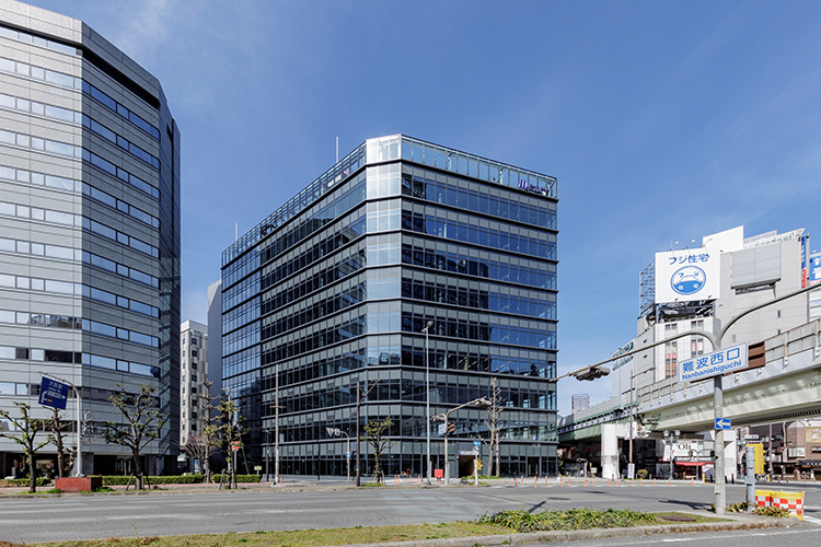 エクラ難波レディースクリニック 大阪市浪速区 最寄り駅6番出口より、地下直結徒歩1分と便利な場所に位置する