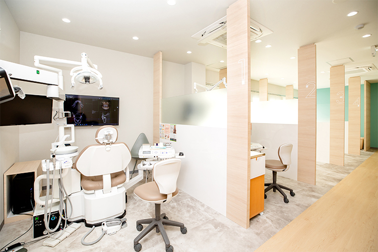 かわしま大人こども歯科クリニック 東大阪市 車いすやベビーカーを押して入れる、バリアフリーな治療室を用意