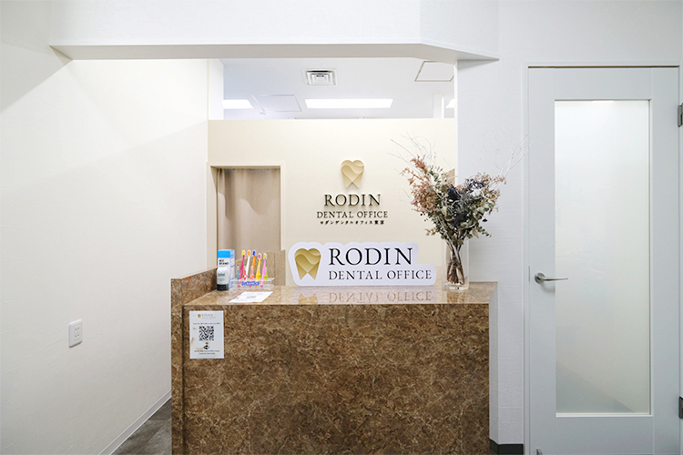 RODIN  DENTAL OFFICE 港区 小児矯正と通常の診療スペースへの動線を分けている