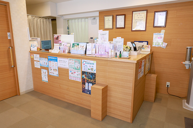 代官山パークサイドクリニック 渋谷区 親切なスタッフが迎える受付