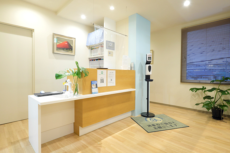 北村総合歯科 流山市 受付ではスタッフが明るくこまやかに対応してくれる