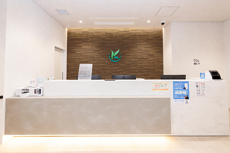 はなみずき内科・内視鏡クリニック 大垣市 明るく丁寧な対応に努めている受付