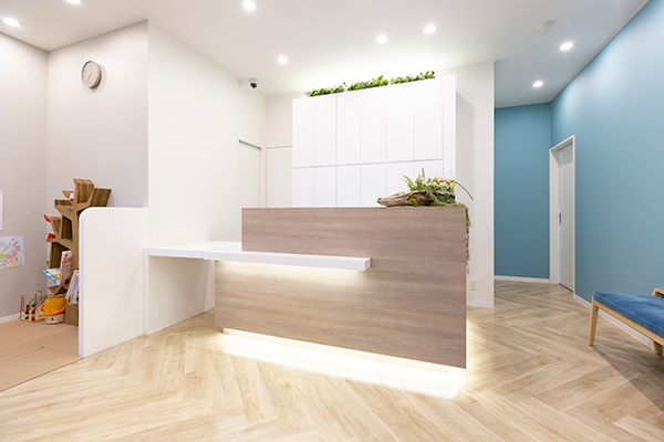こじまウェルネスデンタルクリニック 川崎市宮前区 院内は温かみの感じられる空間となっている