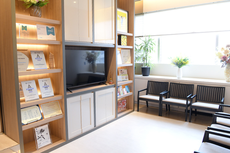 千葉センシティ矯正歯科 千葉市中央区 洗練された雰囲気の院内。ゆったりとした雰囲気が心を癒やす