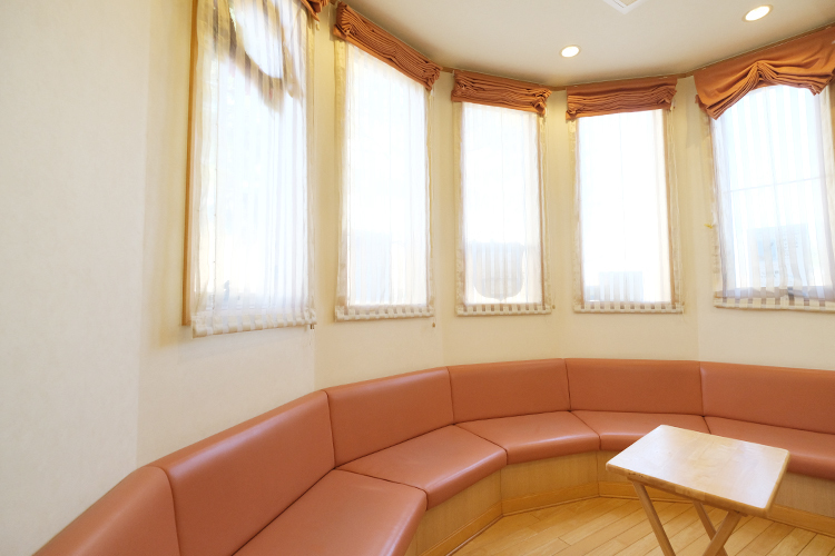 細田歯科医院 柏市 温かみのある一軒家のような雰囲気の院内