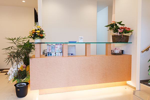 そがさくら歯科 千葉市中央区 「入りやすさ」にこだわった、温かみのある院内