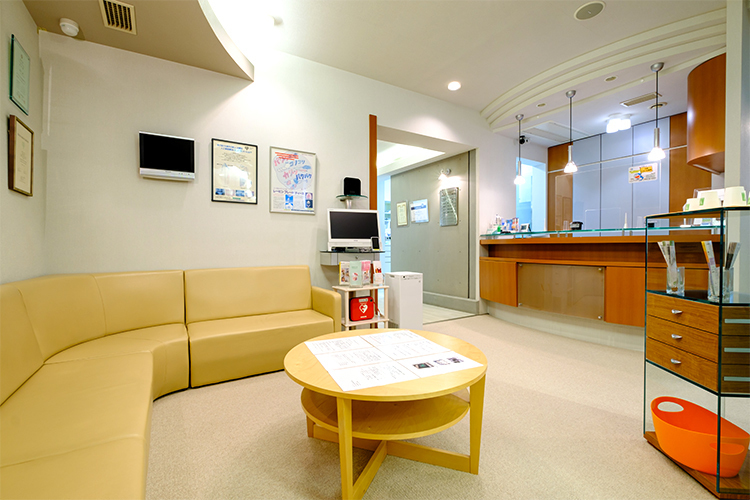 吉江歯科医院 川崎市高津区 ホテルのように広々とし清潔感がある待合室