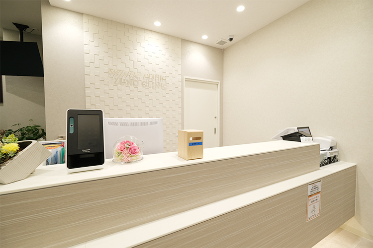 水野医院 磯城郡田原本町 広々としたバリアフリーの院内。車いすのままでも移動が可能