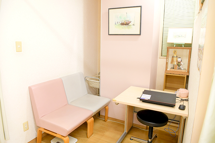 医療法人社団弘知会 わざクリニック 松戸市 予診室を設け、診療がスムーズに行えるように配慮
