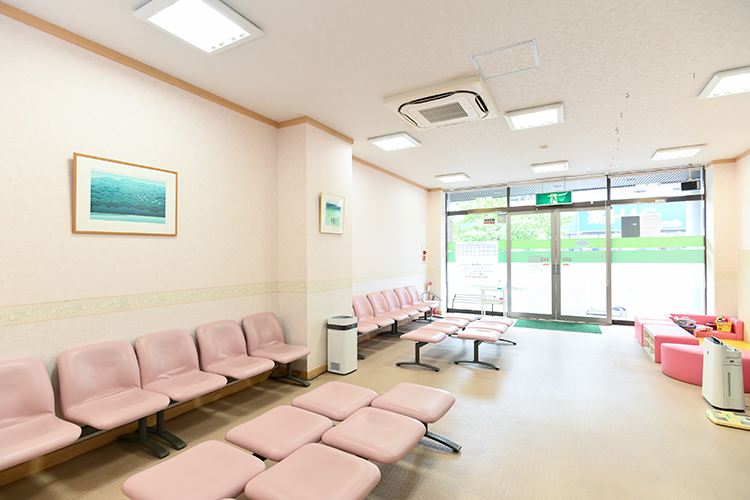 葛が谷つばさクリニック 横浜市都筑区 院内はバリアフリーで車いすやバギーで入りやすい