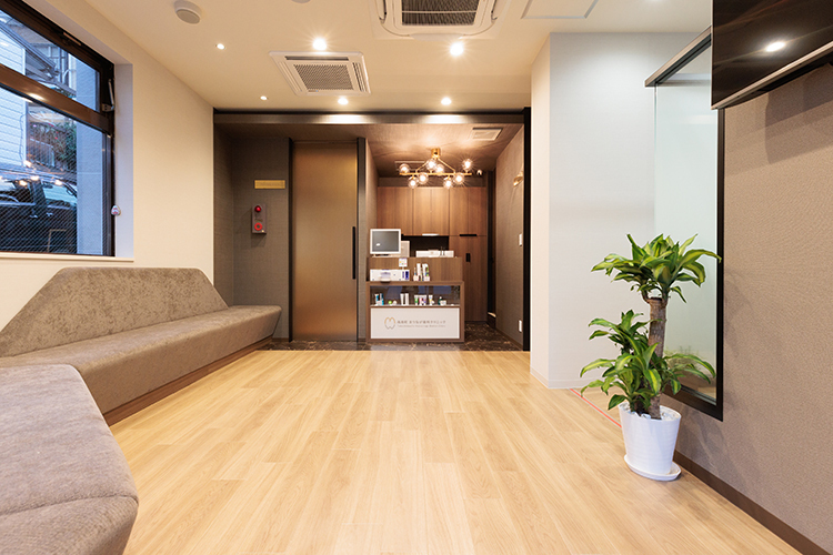 高島町 まつなが歯科クリニック 横浜市西区 入りやすさにこだわったバリアフリーの院内