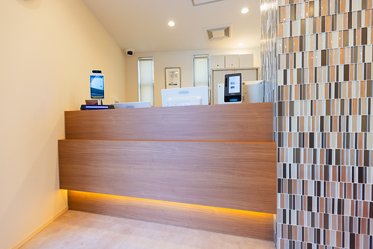 滝澤医院 杉並区 温かな雰囲気の受付。急性疾患の場合には院内処方も可能