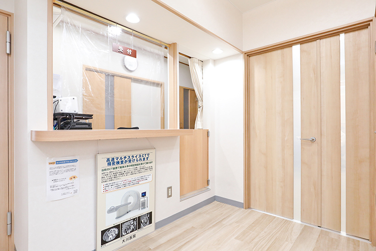 大川医院 春日部市 温かみのある色調の院内