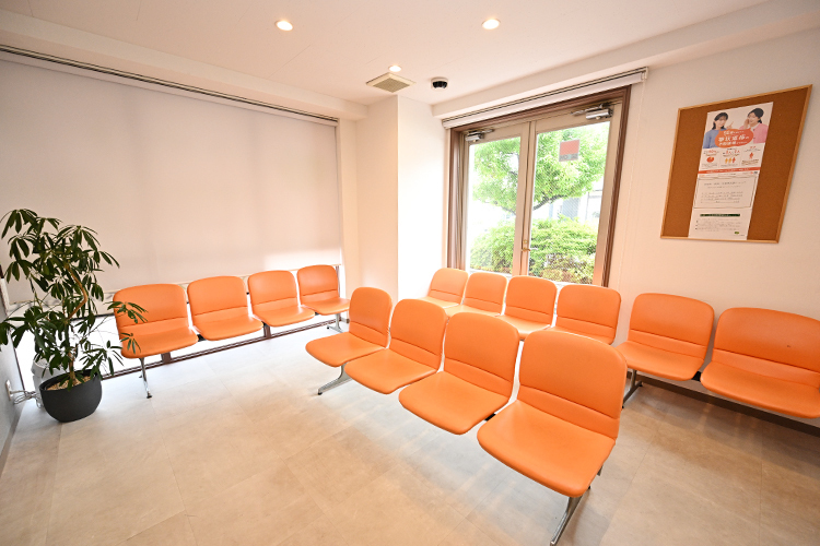 ハートクリニック浦安 浦安市 明るく広々とした待合室