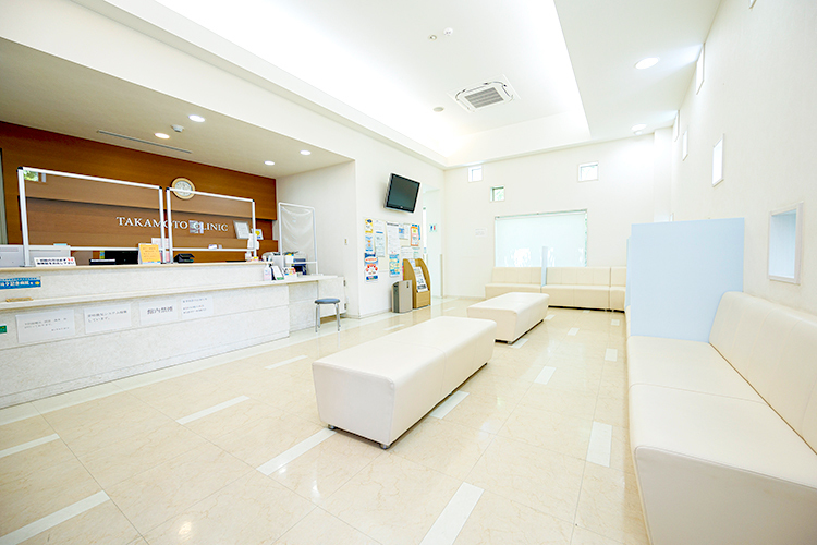 たかもと内科クリニック みよし市 清潔感あふれる待合室