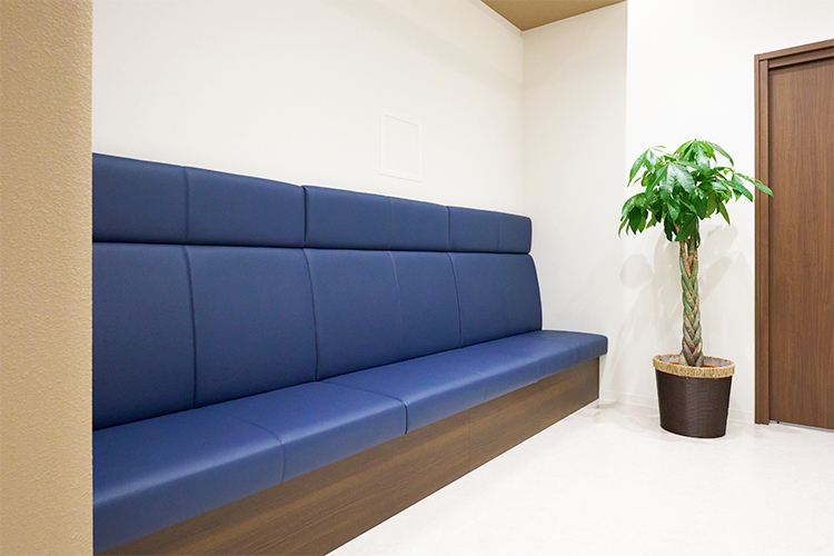 東京中野血管外科クリニック -下肢静脈瘤・透析シャント- 中野区 落ち着いた雰囲気の院内