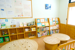 あおみ小児科医院 福岡市南区 待合にはたくさんの絵本を置いている
