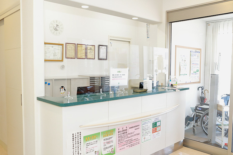 ふくだ循環器科内科クリニック 松山市 感染症対策を徹底しつつ、温かいスタッフたちが迎えてくれる