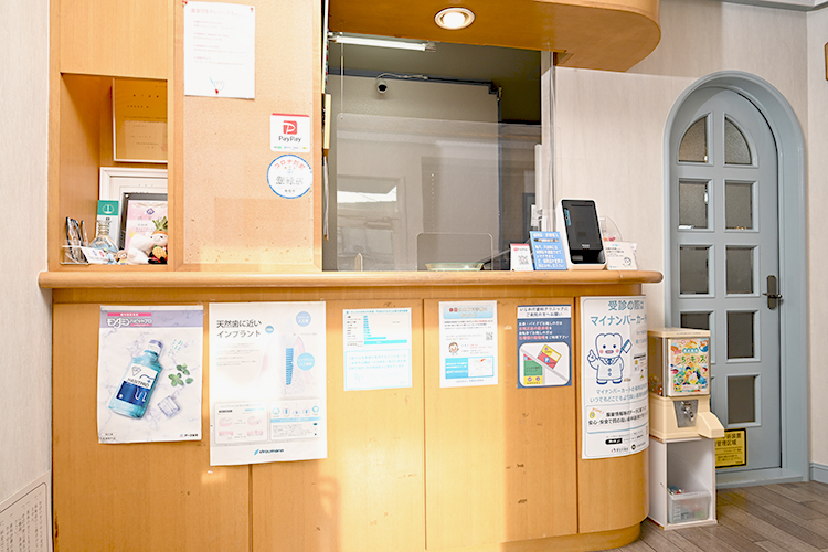 いしわだ歯科クリニック 船橋市 スタッフがいつも笑顔で患者を迎える