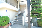大上歯科医院 草津市 さまざまな年代が通いやすいよう椅子式階段昇降機も設置