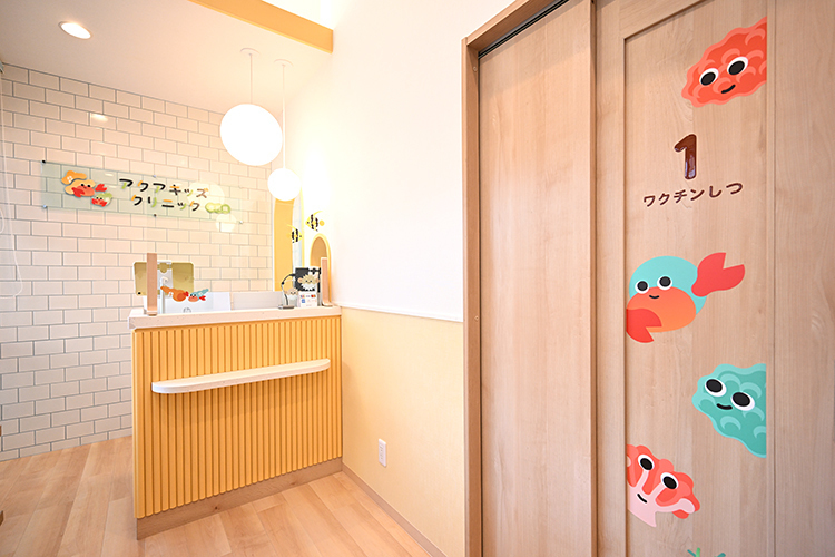 アクアキッズクリニック市川院 市川市 ワクチン接種専用の入り口も設けられており感染対策にも配慮