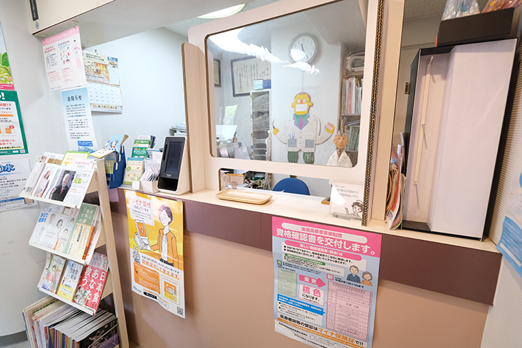 さわい歯科医院 大阪市都島区 受付兼歯科衛生士のスタッフと二人三脚で丁寧な指導を行う