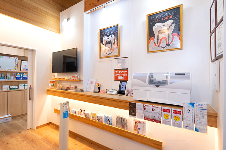 やまうち歯科 second stage 宇都宮市 穏やかで落ち着いた雰囲気の待合室
