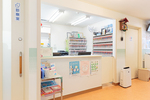 青い鳥クリニック 芦屋市 丁寧な受付スタッフが出迎えてくれる