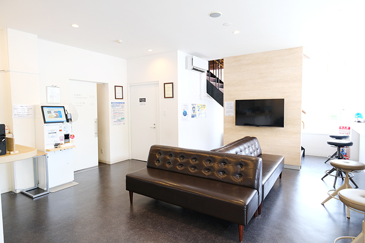 成田整形外科 成田市 待ち時間も快適に過ごせるよう、院内は常に清潔に保たれている