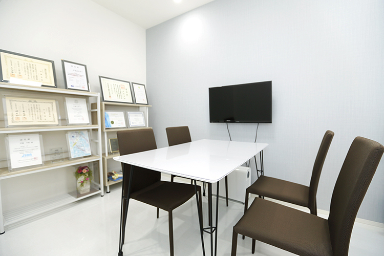 いとう歯科　ITO DENTAL CLINIC 八幡市 患者の不安や恐怖を払拭すべく、丁寧な説明に力を尽くす