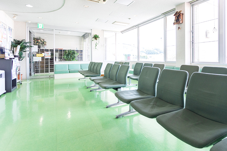 みずほの耳鼻咽喉科 日帰り手術 睡眠障害センター 宇都宮市 広々とした待合室
