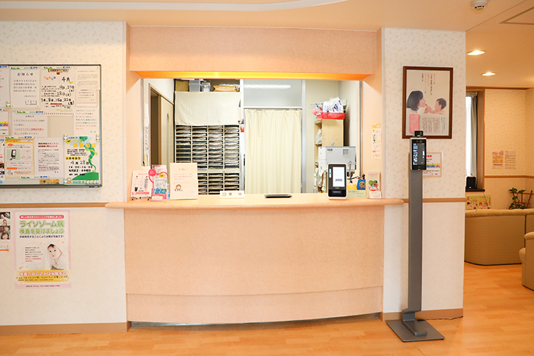 荒牧産婦人科医院 北九州市八幡西区 受付が明るく出迎えてくれる