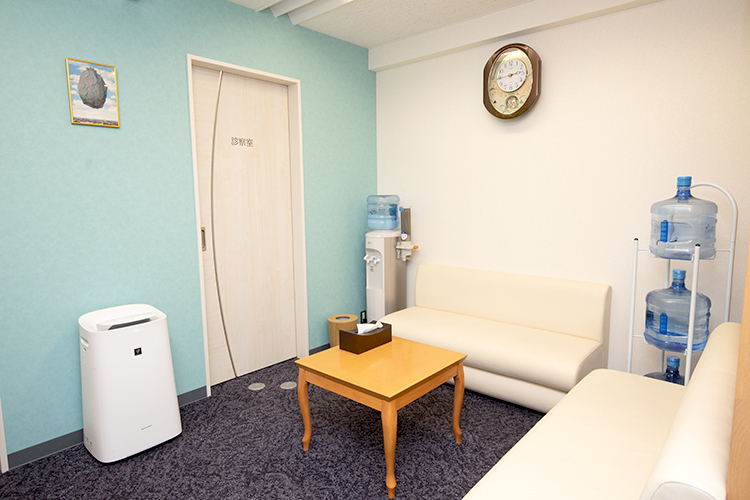 渋谷笹塚HDクリニック 渋谷区 カフェのようにほっとくつろげる空間が広がる