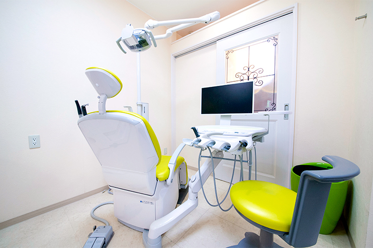 SUZU DENTAL CLINIC 横浜市都筑区 半個室の診療室。プライバシーがしっかり守られている